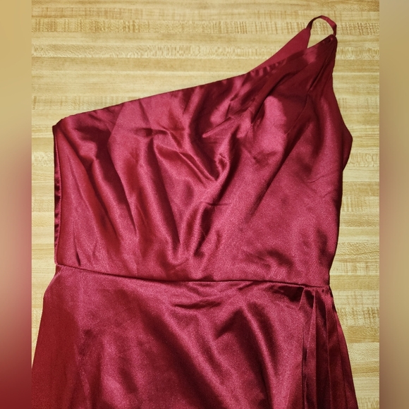 NWT IEENA for MAC DUGGAL One Shoulder Dress, color Dark Red, size 2 - Picture 6 of 13